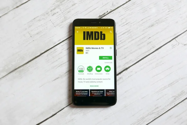 Kulim, Malezya - 11 Nisan 2018: IMDB uygulama bir android Google oyun deposu.