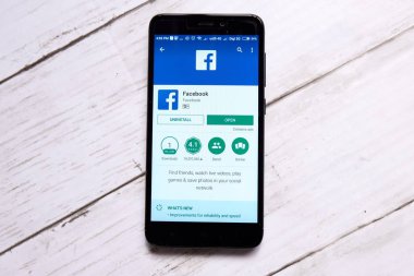 Kuala Lumpur, Malezya - 28 Ocak 2018: En iyi Facebook apps ile akıllı telefon android oyun Store.Facebook bir Amerikan online sosyal medya ve sosyal ağ hizmeti Menlo Park, California merkezli görünümdür