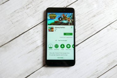 Kulim, Malezya - 11 Nisan 2018: Metro sörfçü uygulama bir android Google oyun deposu.