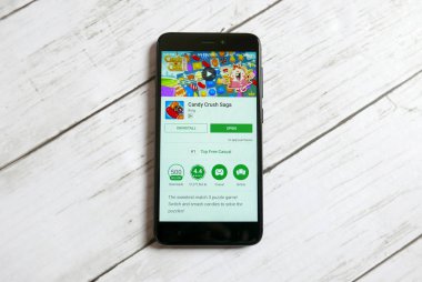 Kulim, Malezya - 11 Nisan 2018: Şeker ezmek destan uygulama bir android Google oyun deposu.