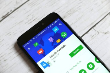 Kulim, Malezya - 11 Nisan 2018: Android Google oyun Store Google Translate uygulama. Google Translate Google tarafından geliştirilen bir ücretsiz çok dilde makine çeviri hizmetidir.