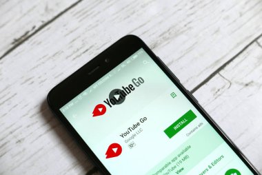 Kulim, Malezya - 11 Nisan 2018: Youtube gitmek uygulama android Google oyun deposu.
