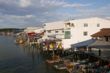 KUALA SEPETANG, MALAYSIA - CIRCA FEBRUARY, 2020: Kuala Sepetang 'in manzaralı bir köprü manzarası.