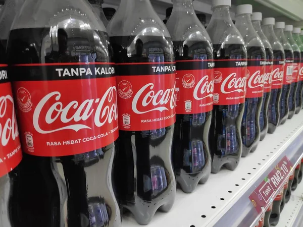 Kulim Malaysia Marca 2020 Napój Bezalkoholowy Marki Coca Cola Sprzedaż — Zdjęcie stockowe