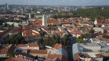 Vilnius, Litvanya'nın başkenti eski kasaba güzel havadan görünümü.