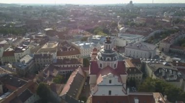 Vilnius, Litvanya'nın başkenti eski kasaba güzel havadan görünümü.