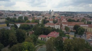 Vilnius, Litvanya'nın başkenti eski kasaba güzel havadan görünümü.
