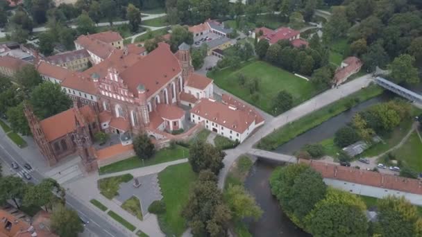 Szép légi felvétel a Vilnius óvárosában, Litvánia fővárosa. — Stock videók