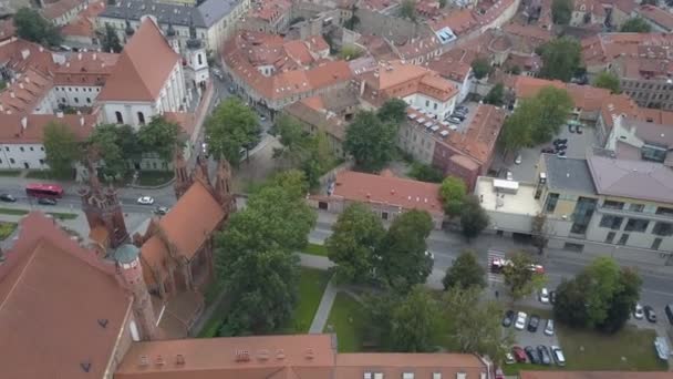 Beautiful Aerial view of the old town of Vilnius, the capital of Lithuania. — Stock Video
