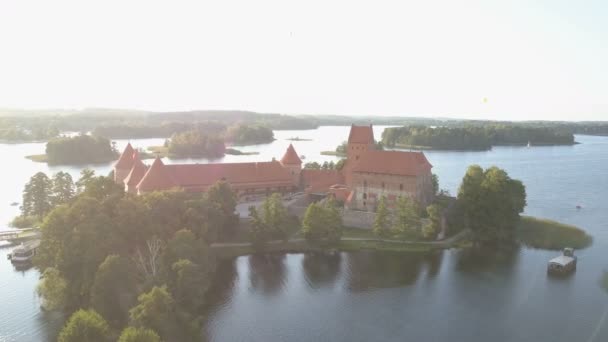 Trakai Kasteel Litouwen Mooie Luchtfoto Het Zomerseizoen Vlucht Prachtige Kasteel — Stockvideo