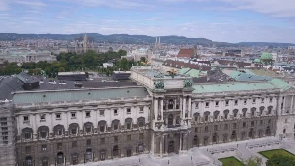 Bécs város légi felvételei. AERIAL kilátás Bécsre. Székesegyházak és városkép Bécs városa, Ausztria — Stock videók