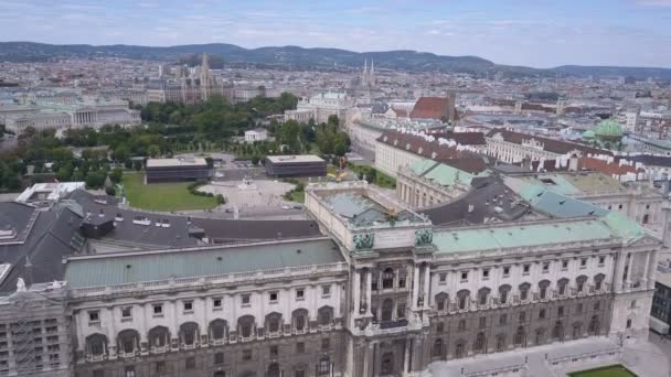 Luftaufnahme der Skyline von Wien. Luftaufnahme von Wien. Kathedralen und Stadtbild Stadt Wien, Österreich — Stockvideo