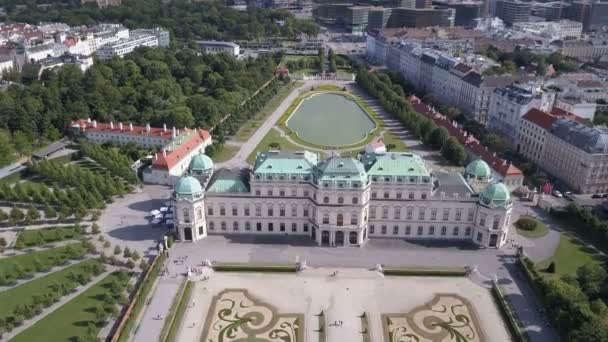 Flyg foto över Belvedere-palatset i Wien, Österrike. — Stockvideo
