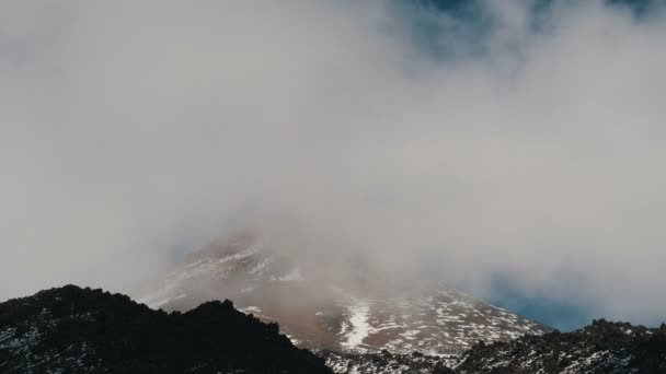 Zeitraffer der Wolkenbildung über Teide Vulkan, Teneriffa, Kanarische Inseln, Spanien. — Stockvideo