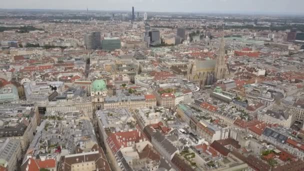 Vienna city skyline antenn skott. AERIELL syn på Wien. Katedraler och stadsbild Stad Wien, Österrike — Stockvideo