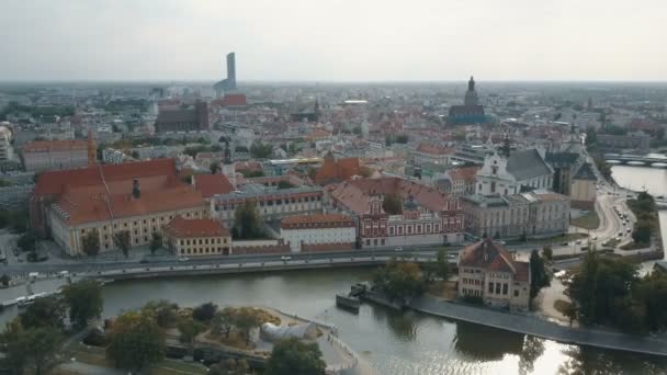 Légifelvételek a katedrális-szigetre Wroclaw, Lengyelország — Stock videók