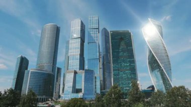 Moskova Şehir gökdelenler timelapse. Moskova şehrinin ofis iş merkezi. Moskova Şehir Kuleleri.