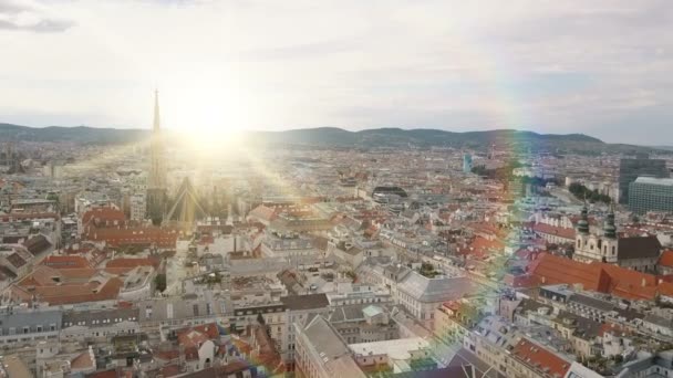 Viennese skyline tiro aereo. Veduta aerea di Vienna. Cattedrale di Santo Stefano e paesaggio urbano Città di Vienna, Austria — Video Stock