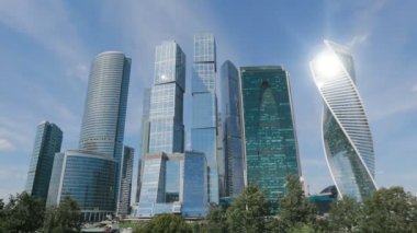 Moskova Şehir gökdelenler timelapse. Moskova şehrinin ofis iş merkezi. Moskova Şehir Kuleleri.