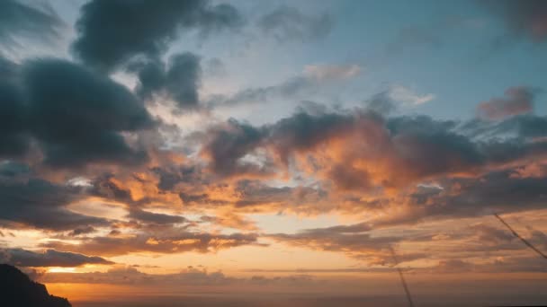 Um lapso de tempo de pôr-do-sol dramático. Praia do Benijo em Tenerife - Ilhas Canárias . — Vídeo de Stock