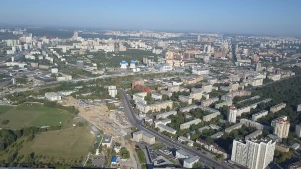 Moscou City vue aérienne. Drone shot de quartiers résidentiels et centre d'affaires de bureau de la ville de Moscou. Jour ensoleillé paysage urbain de moscou .