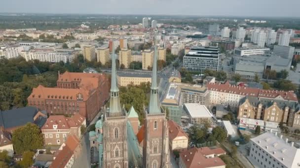 Aerial View of Wroclaw, Ostrow Tumski, Cathedral of St. John the Baptist, Katedra Swietego Jana Chrzciciela, Old Town, Stare Miasto, Poland, Polska — Stock Video