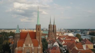 Wroclaw havadan görünümü, Ostrow Tumski, Aziz John Baptist Katedrali, Katedra Swietego Jana Chrzciciela, eski şehir, Stare Miasto, Polonya, Polska