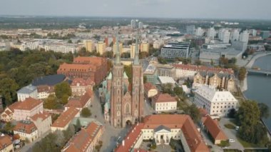 Wroclaw, Polonya 'daki Katedral Adası. Pazar Meydanı, Gökyüzü Kulesi, St. Elisabeth Kilisesi, panoramik manzara. Seyahat Eu.