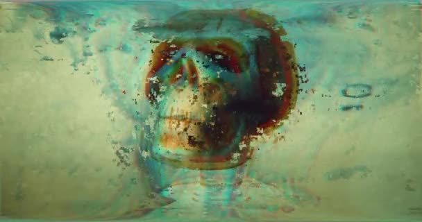 Calavera multicolor con efectos digitales abstractos de interferencia de luz y ondas, TV rota. Pixel efecto arte glitch. futurismo retro 80 90 estilo dinámico. Daño de señal de vídeo con ruido de pantalla antiguo — Vídeo de stock