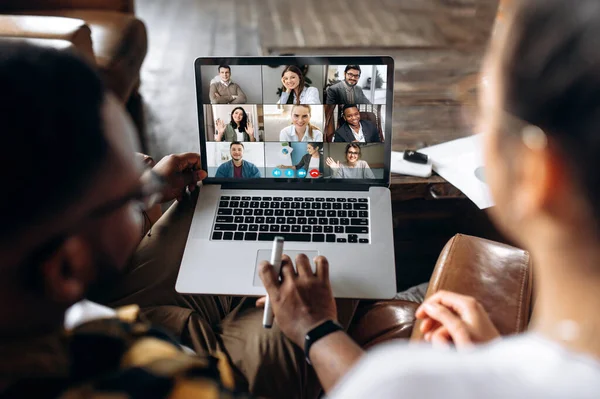 Online Üzleti Találkozó Üzleti Kollégák Kommunikálni Egy Videokonferencia Segítségével Egy — Stock Fotó