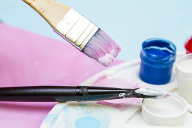 Fırçalar ve boya çizim için