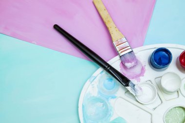 Fırçalar ve boya çizim için