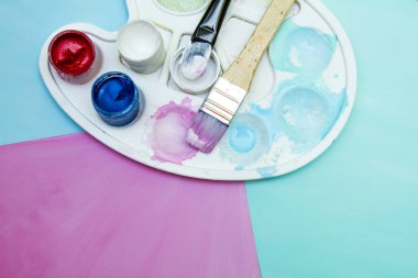 Fırçalar ve boya çizim için