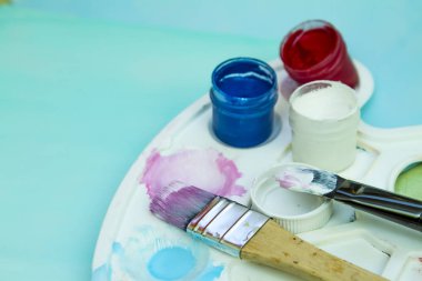 Fırçalar ve boya çizim için