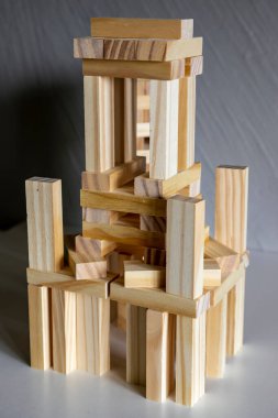 Tüm ahşap parmaklık ailesi için oyun.