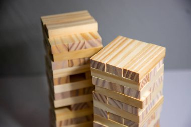 Tüm ahşap parmaklık ailesi için oyun.