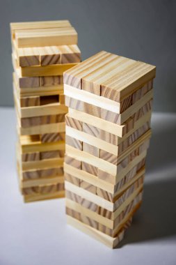 Tüm ahşap parmaklık ailesi için oyun.