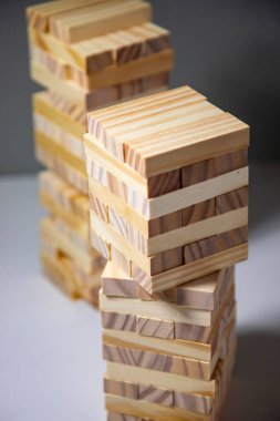 Tüm ahşap parmaklık ailesi için oyun.