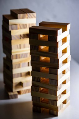 Tüm ahşap parmaklık ailesi için oyun.