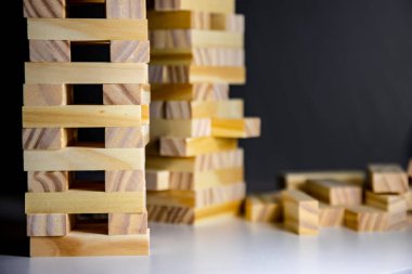 Tüm ahşap parmaklık ailesi için oyun.