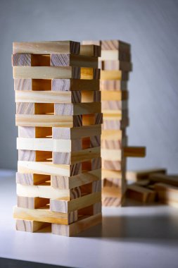 Tüm ahşap parmaklık ailesi için oyun.