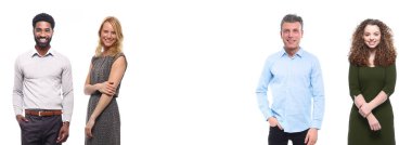 Çok ırklı insanlar kümesi beyaz arka plan üzerinde poz