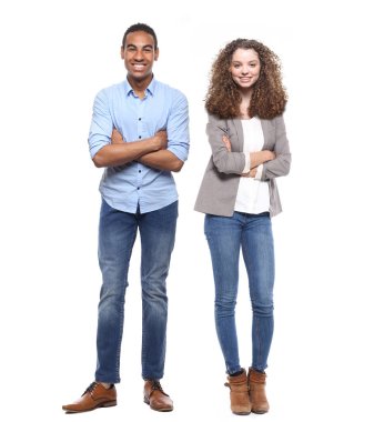 Interracial erkek ve kadın beyaz arka plan üzerinde poz