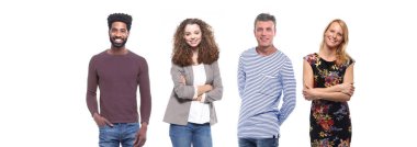 Çok ırklı insanlar kümesi beyaz arka plan üzerinde poz