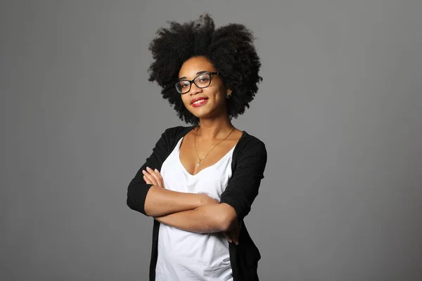 Hermosa Mujer Afro Americana Sonríe — Foto de Stock