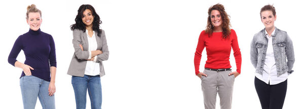 Межрасовые женщины позируют на белом фоне
