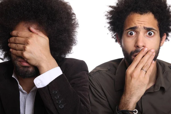 İki erkekler beyaz arka plan üzerinde poz siyah 