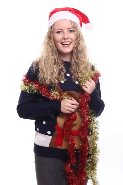 Blondes Mädchen Mit Weihnachtsmütze Und Dekoration — Stockfoto