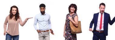 Çok ırklı insanlar kümesi beyaz arka plan üzerinde poz