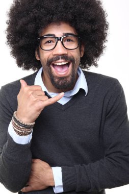 Beyaz arka planda siyah adam gösteren çağrı işareti